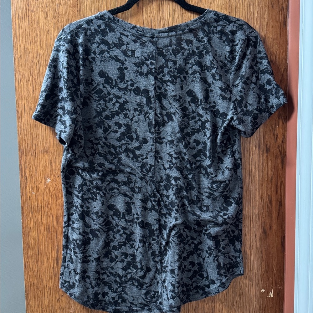 Tek Gear Black and Gray Patterned Short Sleeve Tee - Picture 3 of 3